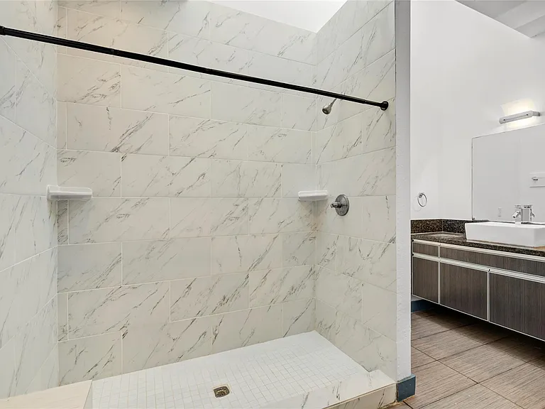 3910 Austin St — Photo 27