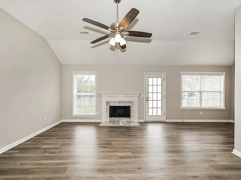 416 Lake Forest Dr — Photo 3