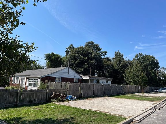 2nd image of 1744 N Thompson Dr