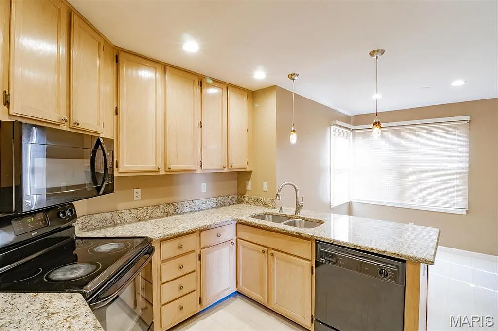 3 bed, 2.5 bath, 1969 sqft, $2,850 — Photo 4