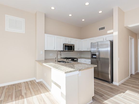5th image of 2282 E Montrose Canyon Dr