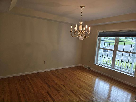 5th image of 1407-205 Middle Rd
