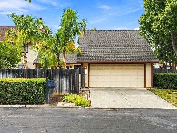 3rd image of 461 Myrtle Ct