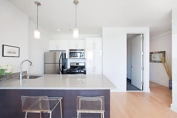Sold by aptsandlofts.com | media 10