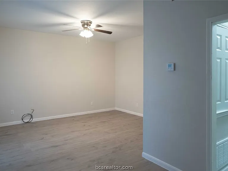 400 Nagle St #105 — Photo 1