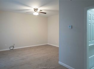 400 Nagle St APT 105, College Station, TX 77840