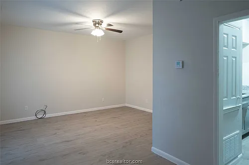 400 Nagle St #105 Photo 1