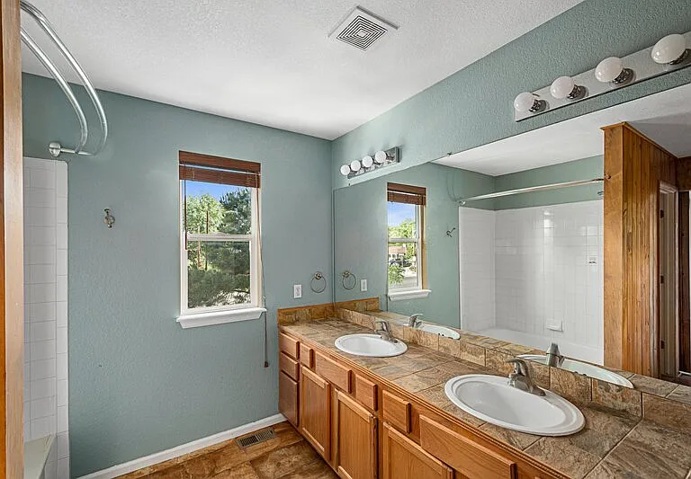 4635 W 63rd Pl — Photo 17
