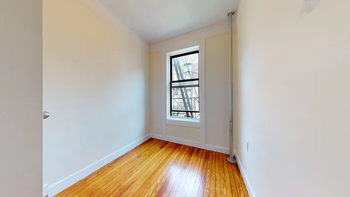 Rented by Bond New York | media 23