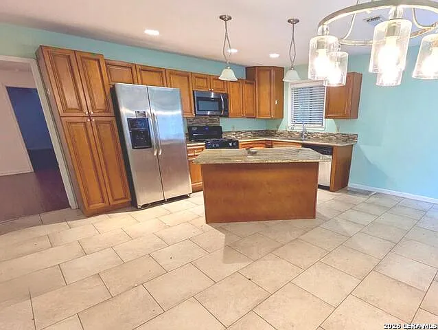 304 E Mistletoe Ave — Photo 3