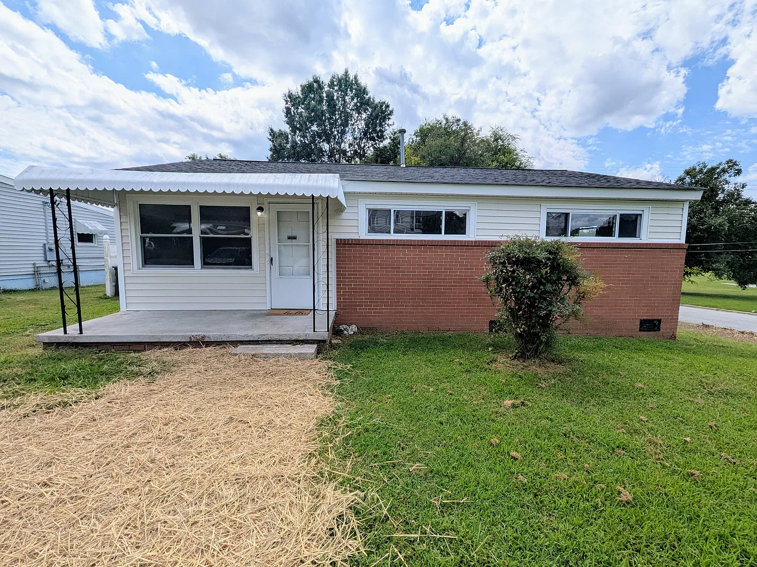 3 bed, $1,100 — Photo 1