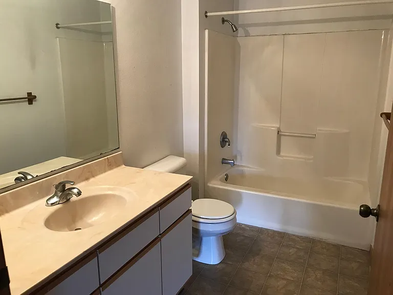 912 6th St S #4 — Photo 7