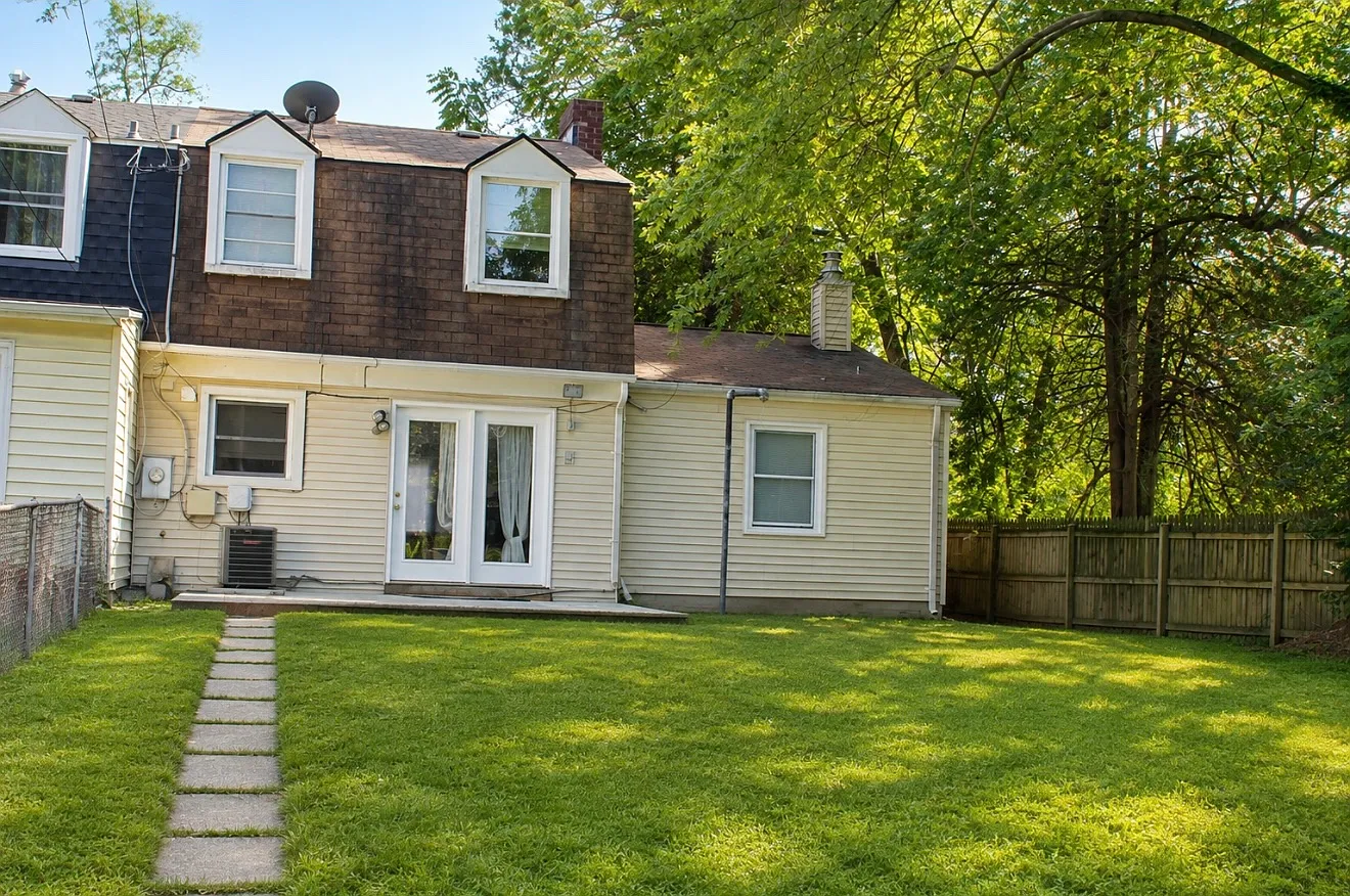 5 bed, 1572 sqft, $2,200 — Photo 2