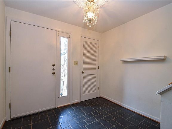 2nd image of 3255 Londonderry Ln