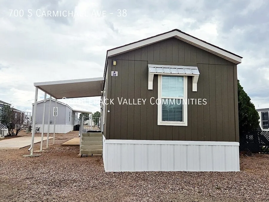 700 S Carmichael Ave — Photo 1