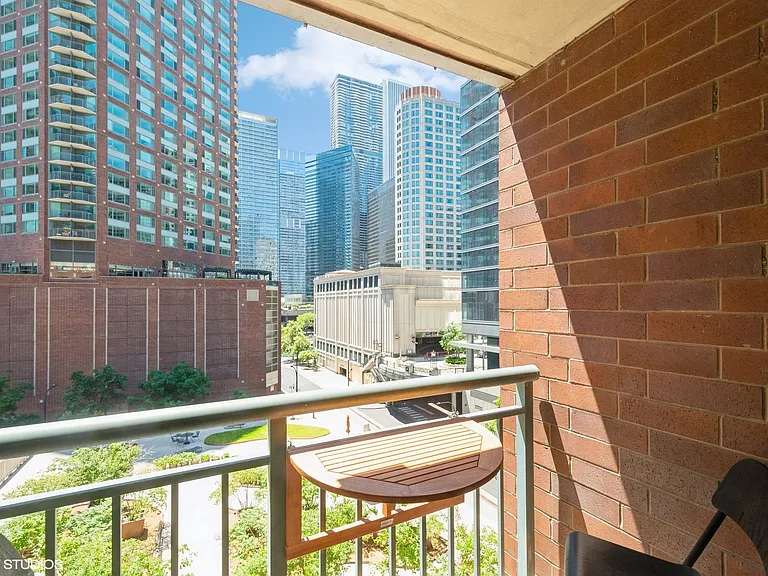 440 N McClurg Ct #705 — Photo 14