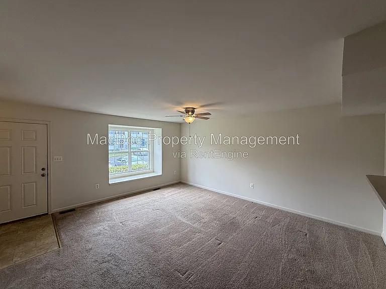 219 Merrill Ct — Photo 5