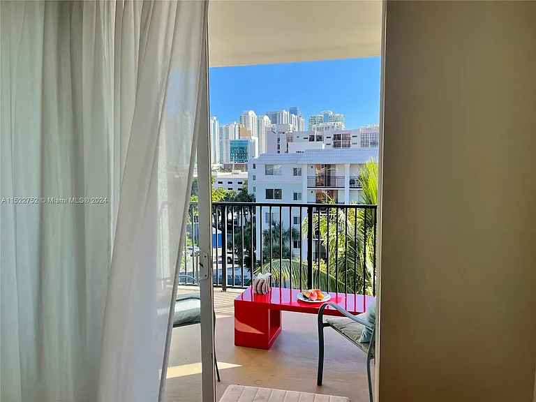 17145 N Bay Rd #Penthouse 4609 — Photo 26