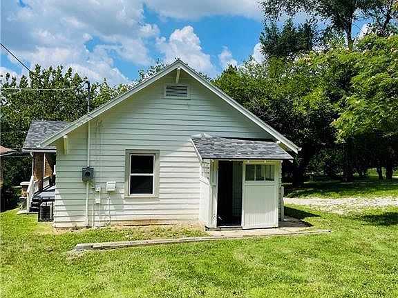4th image of 5111 Woodland Ave