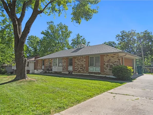 8315 Laurel Ave, Raytown, MO 64138