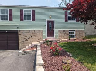 131 Delaware Ave, Vandergrift, PA 15690