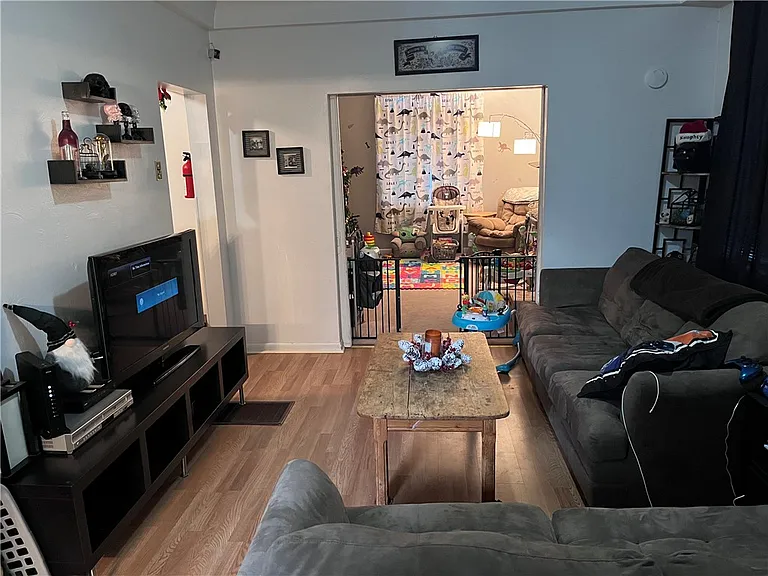 1123 Evergreen Ave #1 — Photo 9