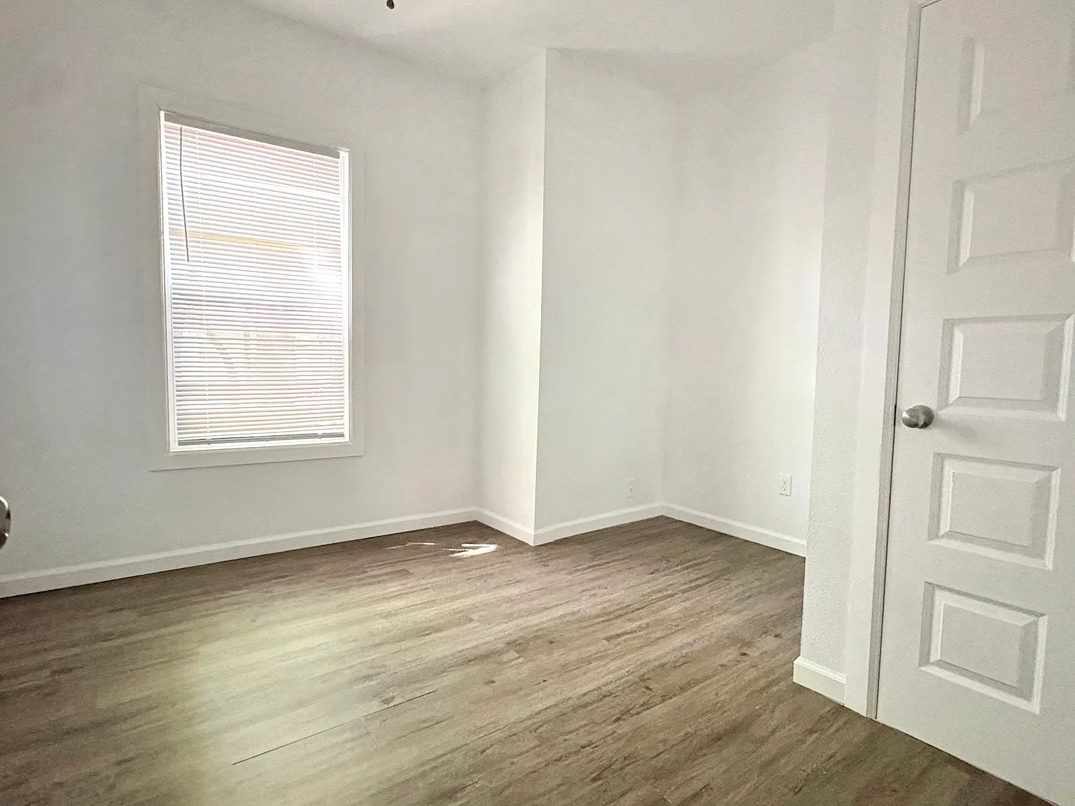 527 N Hudson Ave — Photo 4