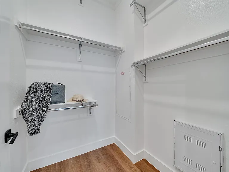 1601-334 Mustang Dr — Photo 17