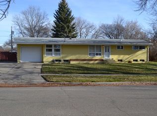 404 26th St NW, Minot, ND 58703