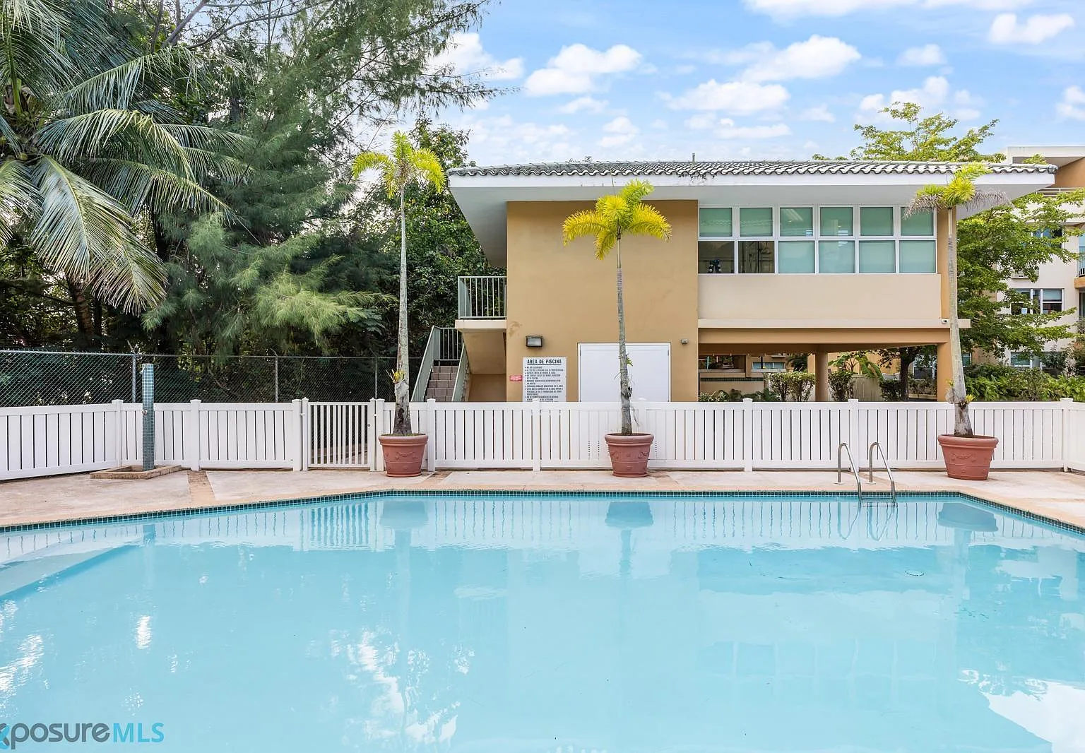 Point Lagoon Estates (Condominio) — Photo 2