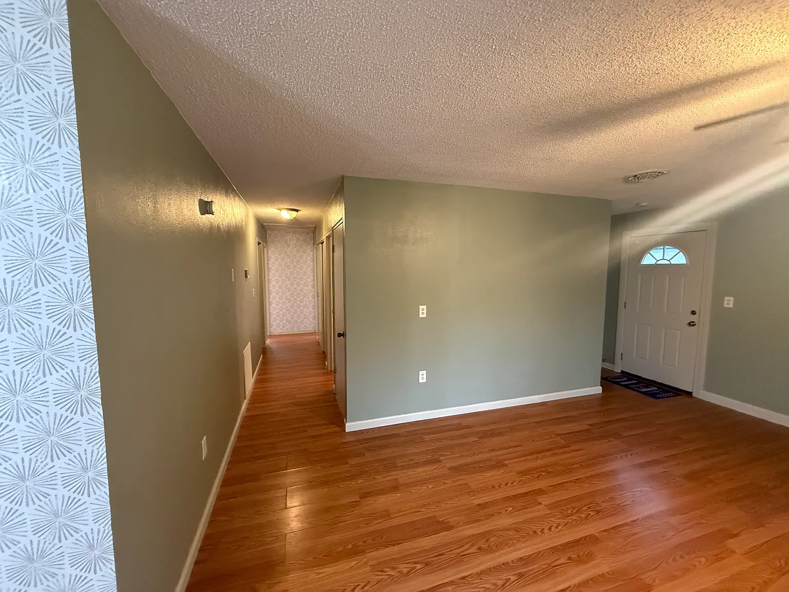 3 bed, 936 sqft, $1,395 — Photo 4