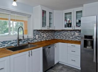 687 River Rd, Agawam, MA 01001