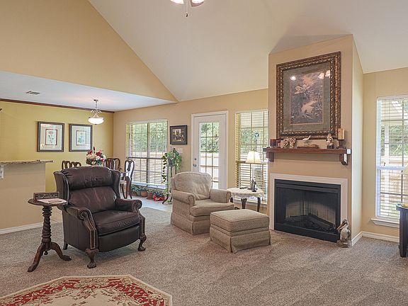 2nd image of 500 Hickory Dr