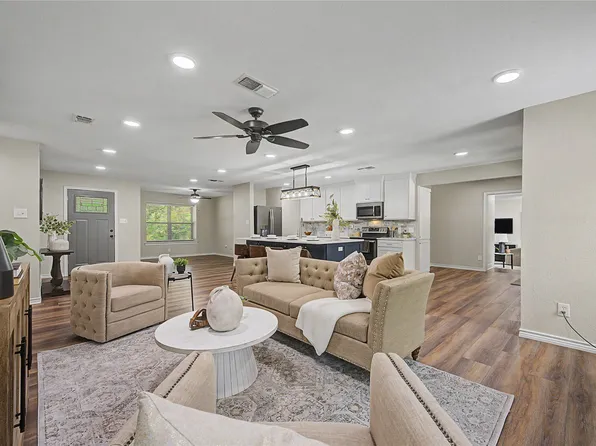 106 Pecan Creek St, Red Oak, TX 75154