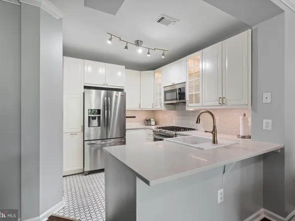 2201 Westcourt Ln APT 302, Herndon, VA 20170