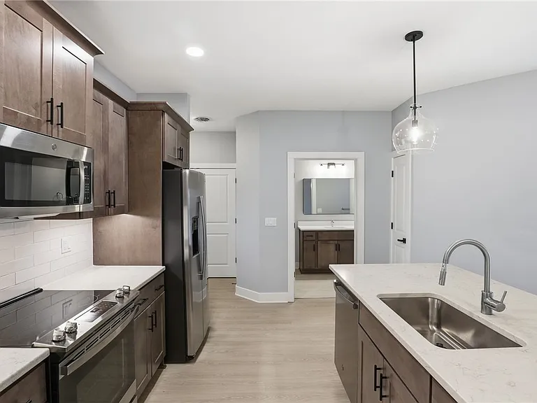 1195 Marina Pkwy — Photo 10