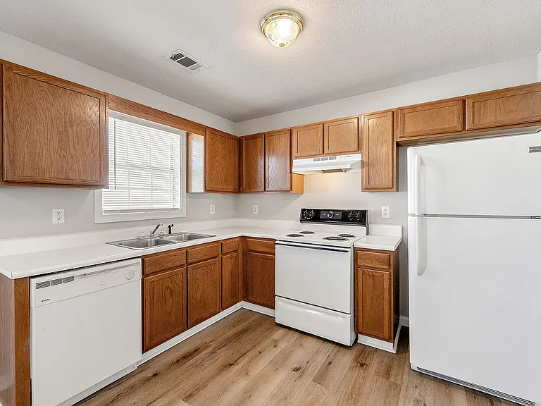 Westshire Townhomes — Photo 8