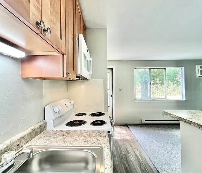 W Walnut St — Photo 37
