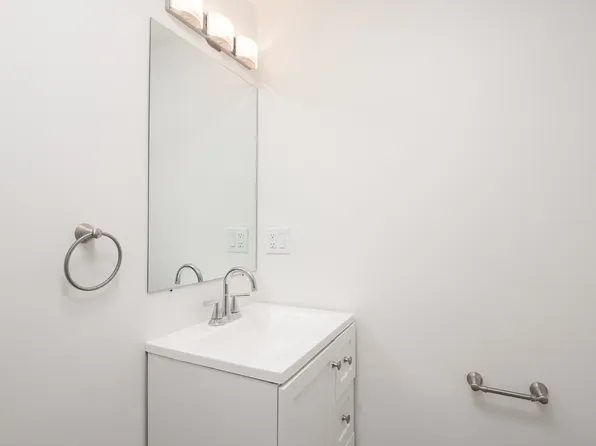 92 Clinton Pl #1, Newton Center, MA 02459