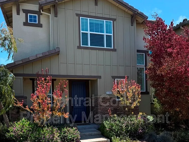 490 Palisade Dr — Photo 1