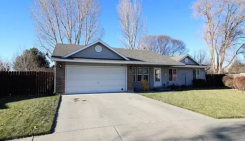 845 Aspen Pl Photo 1
