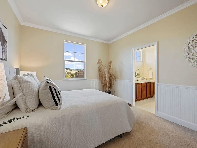 4056 Redondo Dr — Photo 22