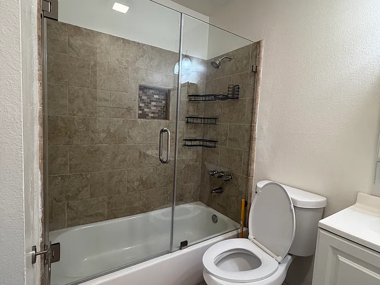 1447 E Windsor Rd #4 — Photo 9