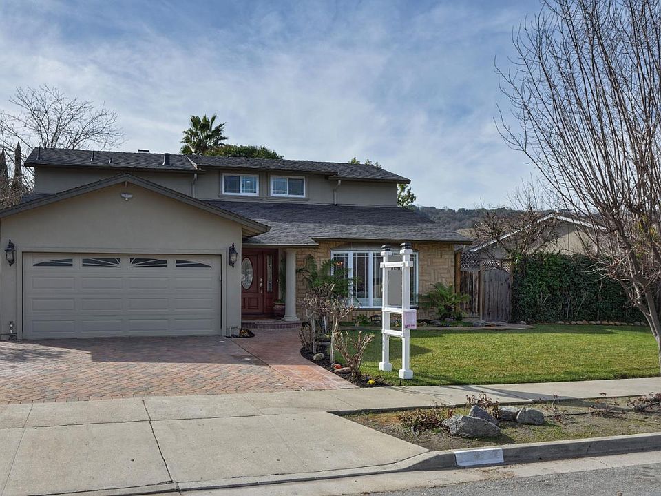 1st image of 734 Los Huecos Dr