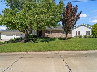 1930 Lake Dr, Fulton, MO 65251