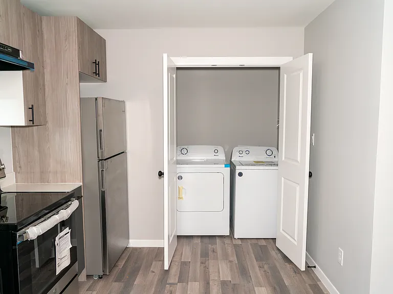 900 Crestview St #B — Photo 14