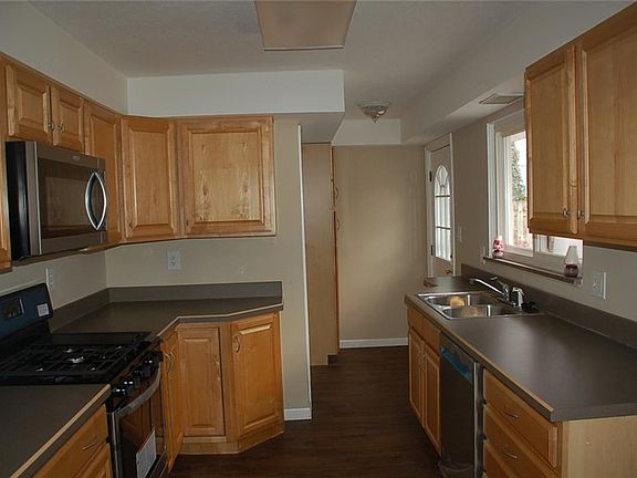 3rd image of 23 Edgewood Dr