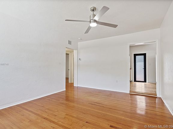 4th image of 3200 Elizabeth St Unit 3200