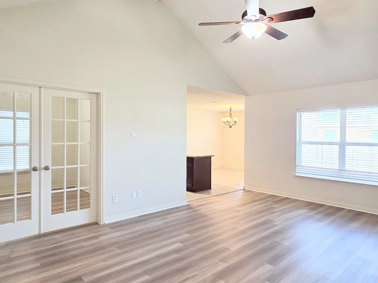 1322 Corkwood Dr — Photo 2