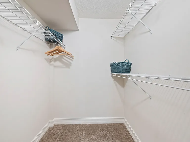 Crescent House Apartments — Photo 15
